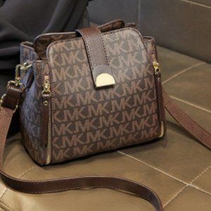 Casual portable messenger bag